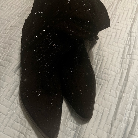 Elegant Black Women's Boots - Picture 6 of 8